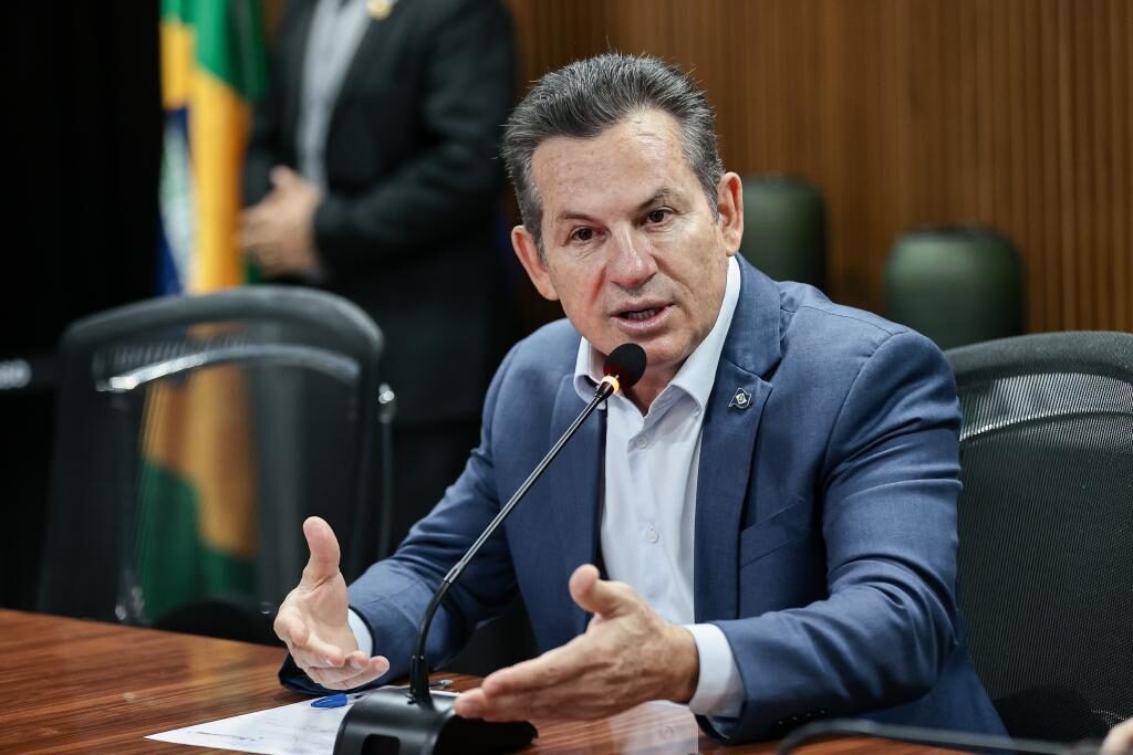 Governador anuncia pagamento do auxílio-fardamento aos policiais e bombeiros
