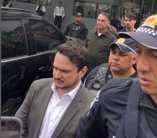 Vinícius Santana denuncia excesso durante escolta a Bolsonaro para hospital em Brasília