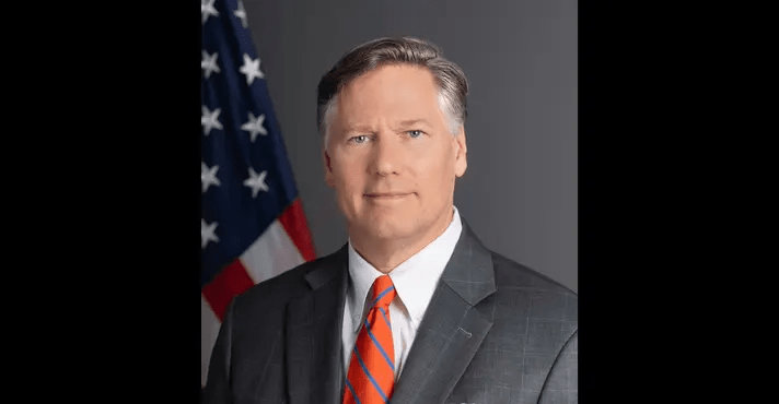 Vice-secretário de Estado dos EUA critica Moraes e alerta para risco diplomático