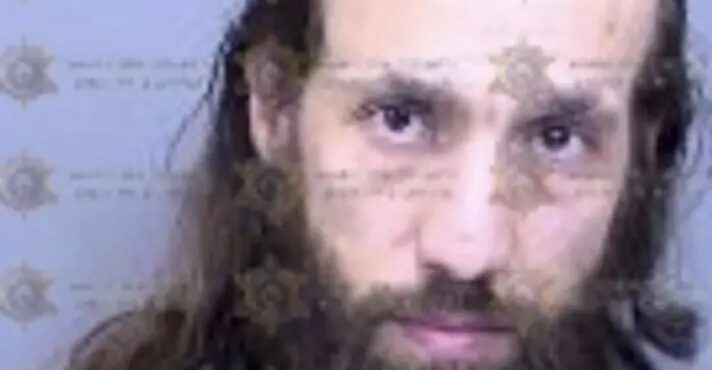 Homem é detido armado em estádio do funeral de Charlie Kirk