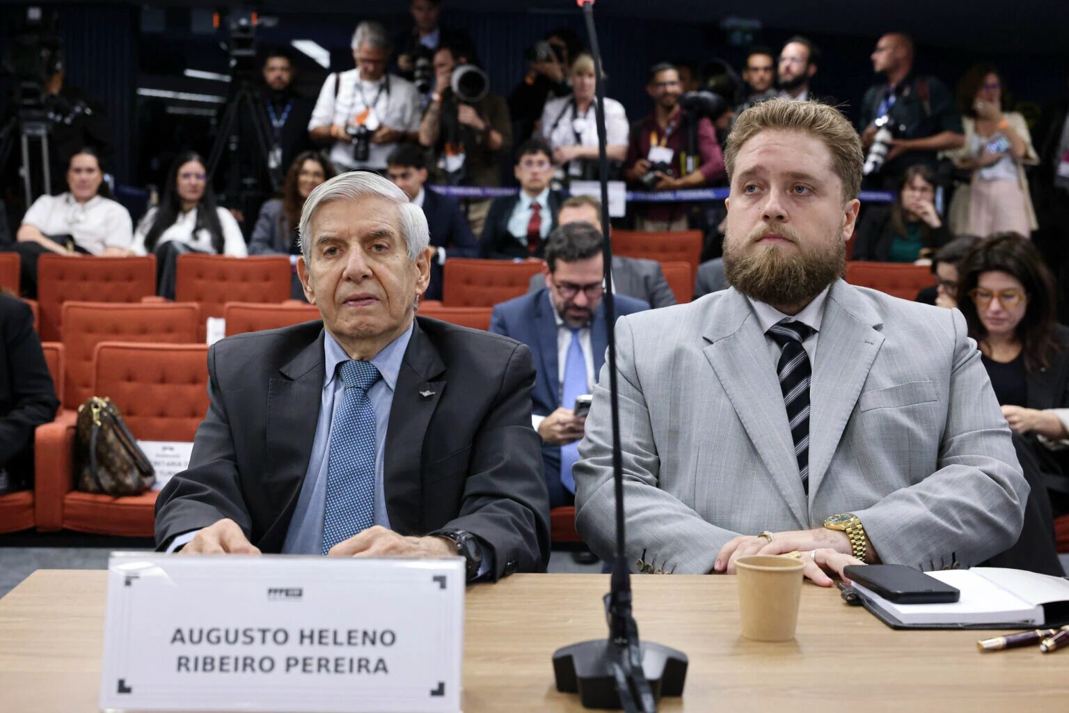 Advogado de Heleno confronta Moraes no STF: “Juiz inquisidor?”