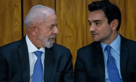 Celso Sabino confirma saída do governo após pressão de partido