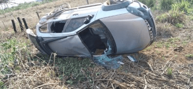 Carro capota em estrada e passageiro morre no interior de MT