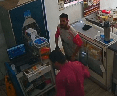 Vídeo mostra criminoso roubando padaria à luz do dia