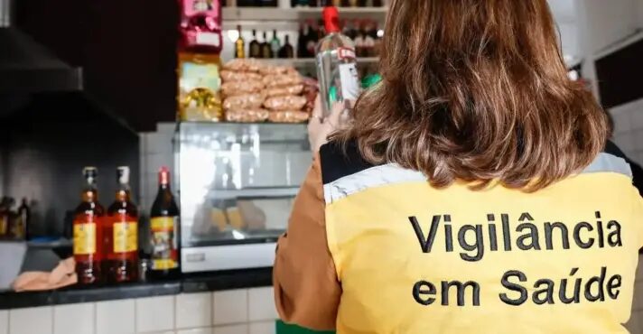 Bares de São Paulo são alvo de operação por venda de bebidas com metanol