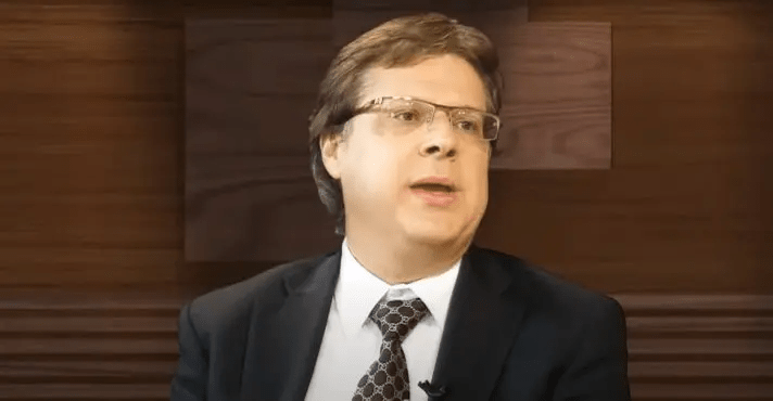 Áudio revela manobra de auxiliar de Moraes para obter relatórios fora do processo legal