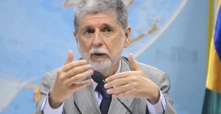 Celso Amorim conversa com Xi Jinping em evento na China