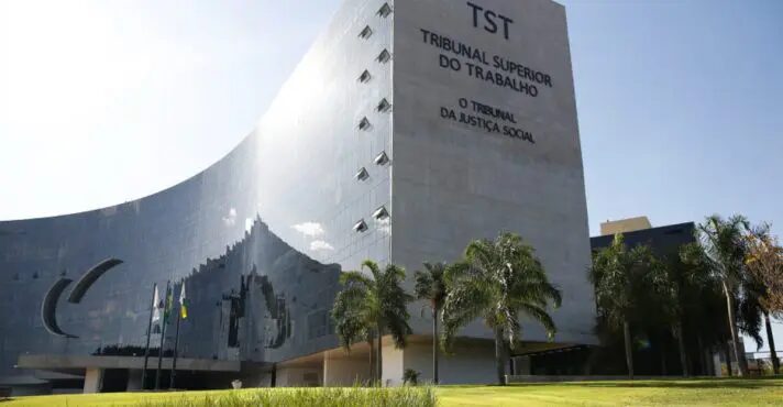 TST uniformiza decisões sobre plano de saúde, hora extra e gorjeta; confira