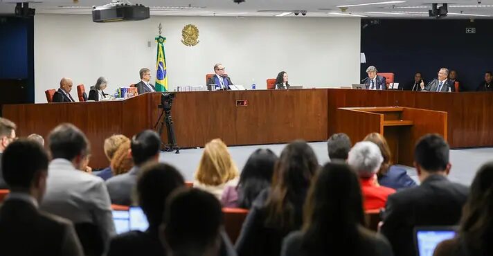 STF retoma hoje julgamento de Bolsonaro com voto de Fux