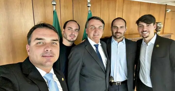 Filhos de Bolsonaro pedem anulação de julgamento no STF