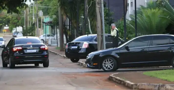 Jair Bolsonaro chega a hospital no DF para procedimento médico