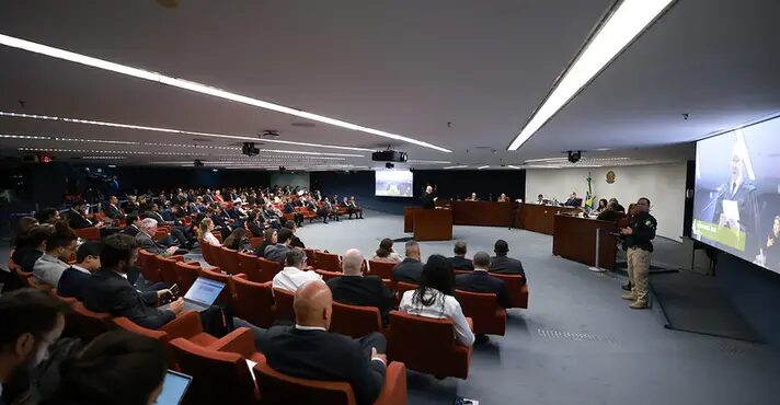 Defesa de Bolsonaro se manifesta hoje no STF; acompanhe