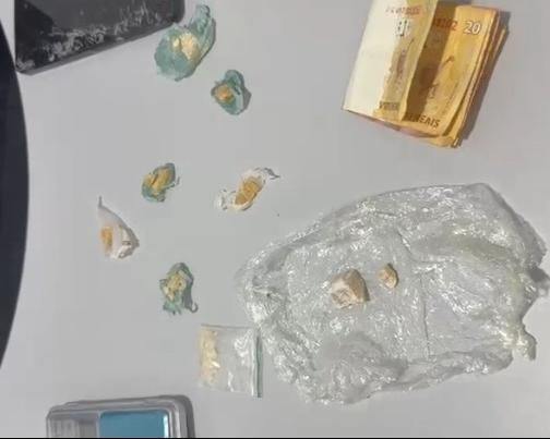 Polícia prende casal e desarticula ponto de venda de drogas em MT