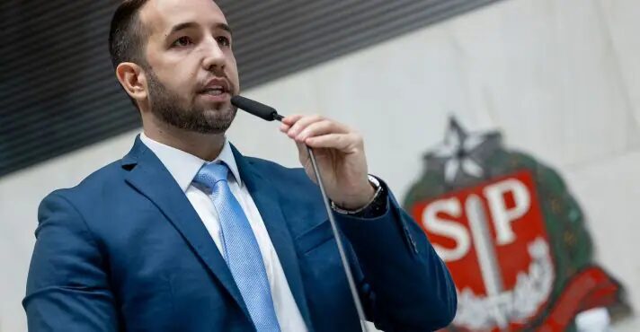 Deputado tenta impedir ato em celebração ao ataque do Hamas a Israel