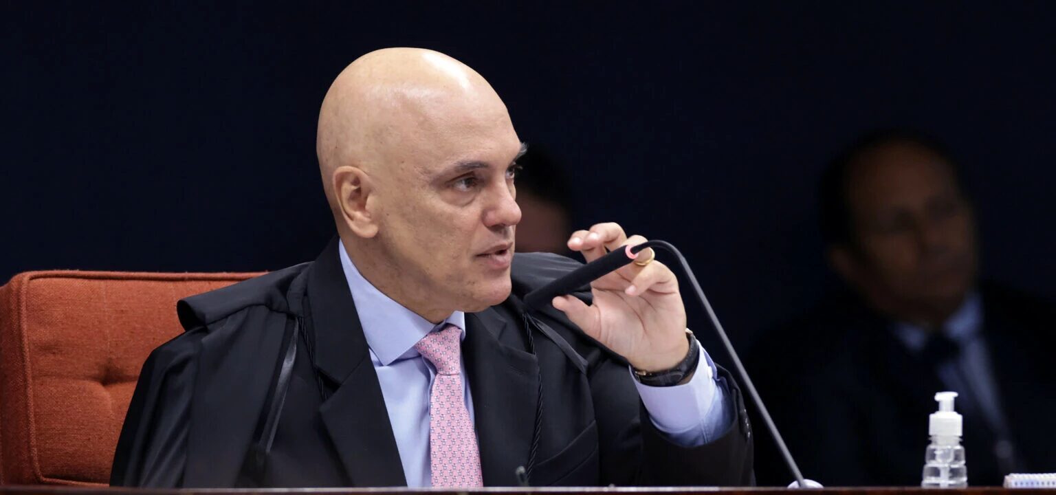 Alexandre de Moraes libera visita de aliados a Jair Bolsonaro