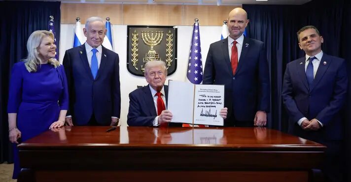 Donald Trump chega a Israel depois de cessar-fogo em Gaza