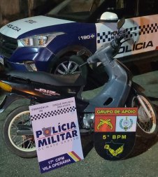 Bandido é preso pulando muros para fugir após roubar mulher