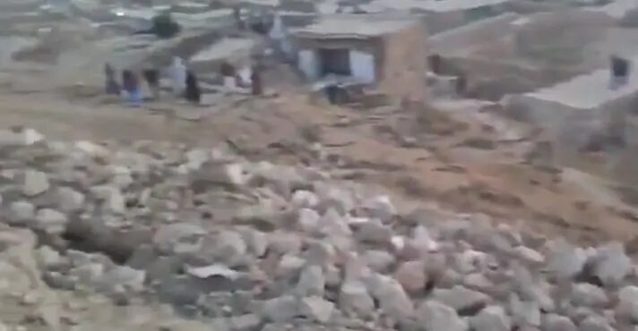 Terremoto deixa ao menos 10 mortos no Afeganistão; vídeos