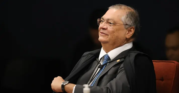 Flávio Dino acompanha Moraes e vota para manter Bolsonaro preso