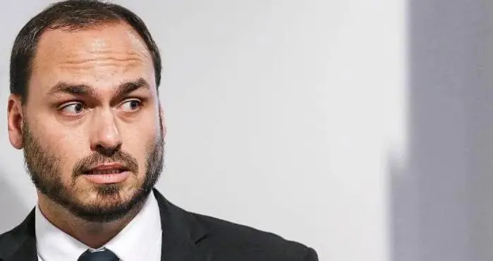 Carlos diz que prisão de Bolsonaro revela ‘podridão do sistema’