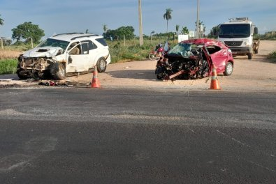Batida em ultrapassagem mata 3 da mesma família em rodovia de MT