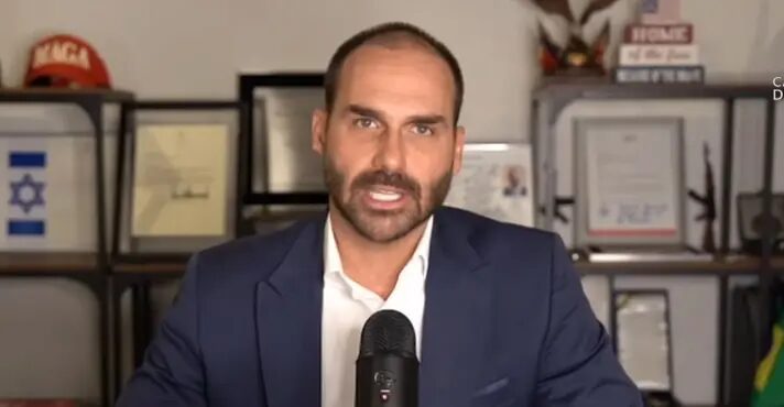 Eduardo Bolsonaro reage depois de virar réu: ‘Há quem chame esta porcaria de democracia’