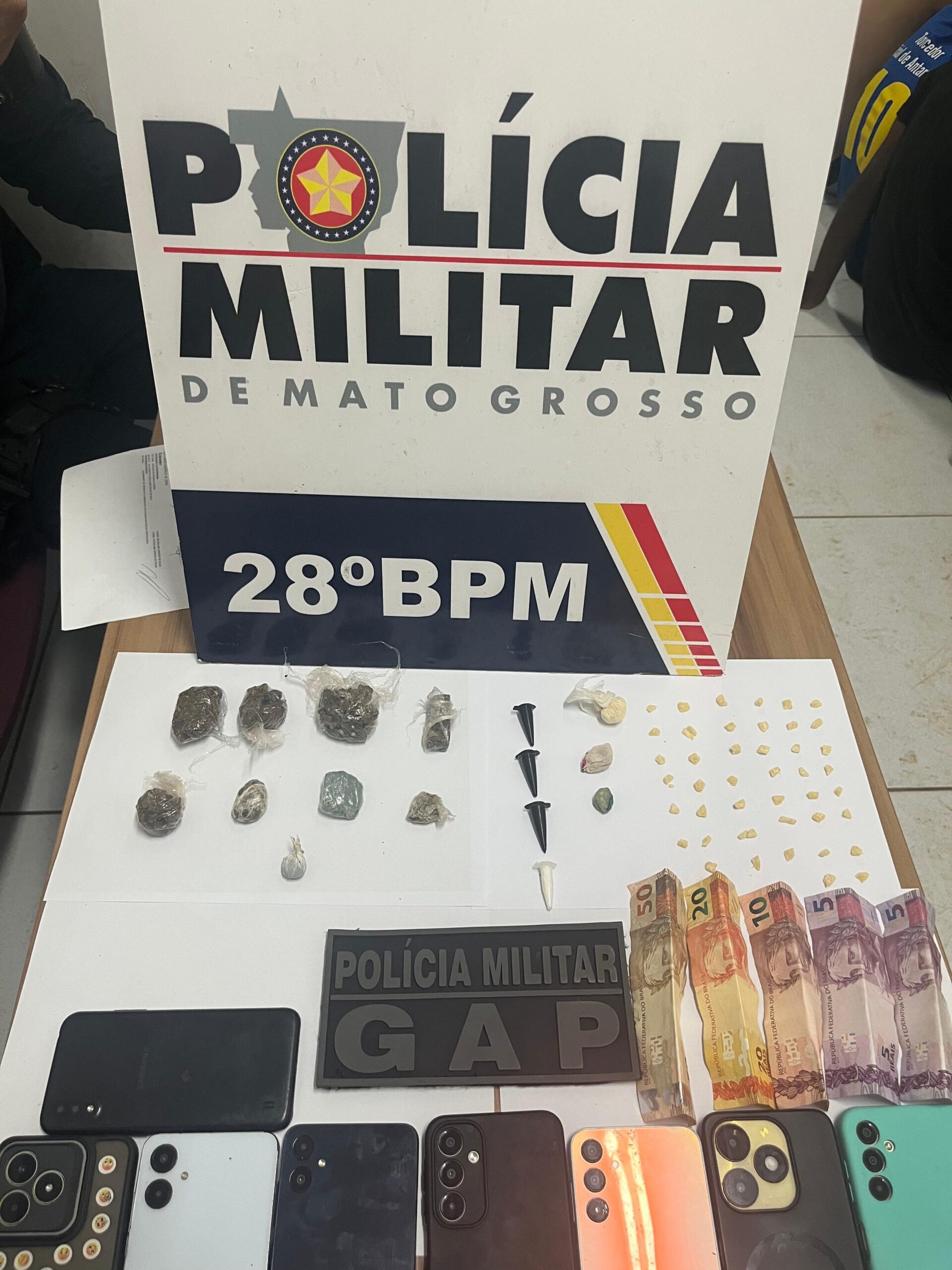 PM desmonta “boca de fumo” e prende seis suspeitos de integrar facção criminosa em Jaciara-MT