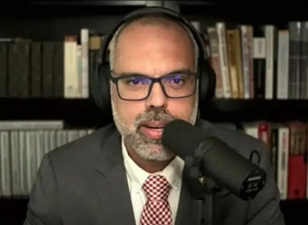 STJ mantém condenação de Allan dos Santos por suposta calúnia contra cineasta