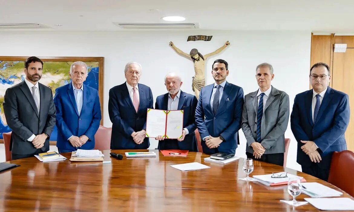 Lula assina e envia ao Congresso projeto de lei contra facções