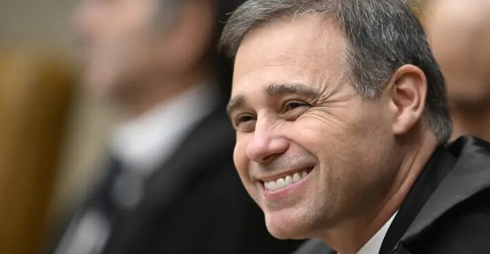 Mendonça cobra Lula em ação que pede mulher negra no STF