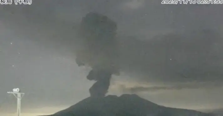 Japão: vulcão Sakurajima entra em erupção causa cancelamento de voos