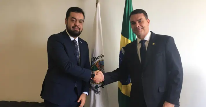 Castro e Flávio Bolsonaro lideram cenários do Real Time para o Senado no RJ