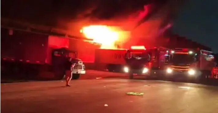 Incêndio mobiliza grande operação no RJ