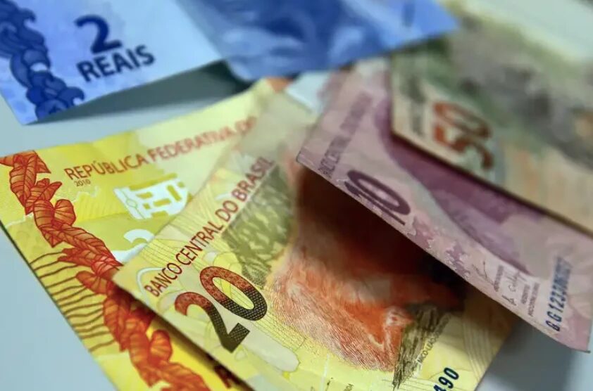 Governo Lula reduz projeção do salário mínimo para 2026