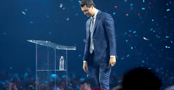 Livro póstumo de Charlie Kirk é sucesso de vendas nos EUA