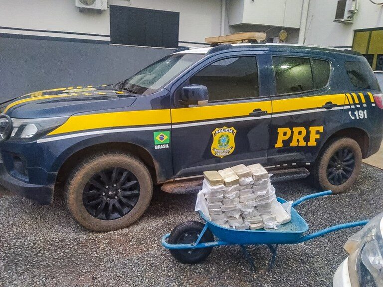 PRF apreende cerca de 40 kg de cocaína em caminhão na BR-163