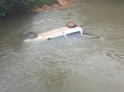 Carro despenca em rio e motorista morre afogado em MT