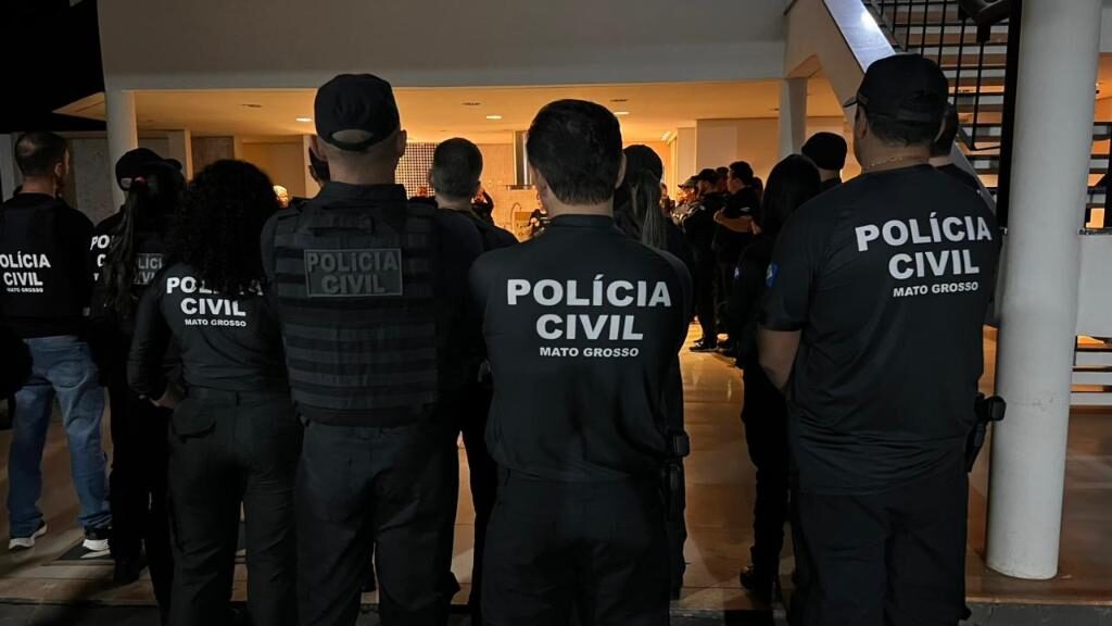Polícia cumpre 50 ordens judiciais contra facção envolvida em tráfico de drogas e lavagem de dinheiro em Rondonópolis