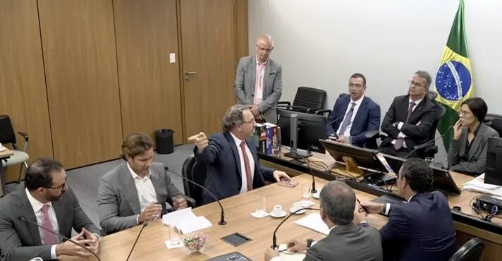 Defesa de Vorcaro nega acesso ao celular em acareação no STF; veja vídeo