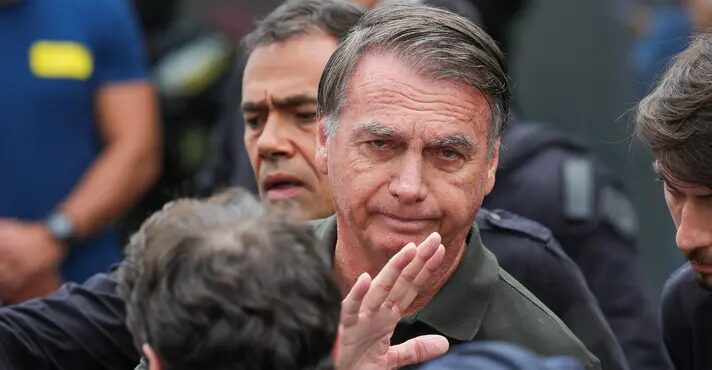 Bolsonaro recebe alta e volta a cumprir pena na sede da PF