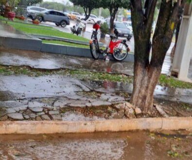 Motorista perde controle de Hilux e mata bebê em bicicleta elétrica em MT