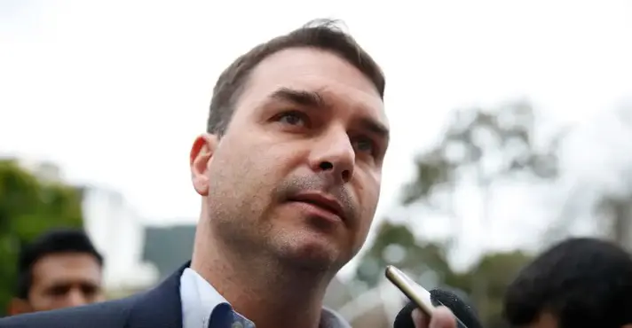 Pesquisa mostra Flávio Bolsonaro como o candidato preferido da direita