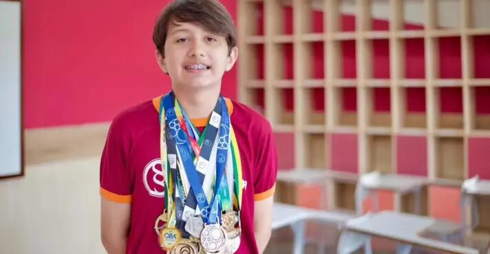 Adolescente de 12 anos é aprovado em licenciatura em matemática