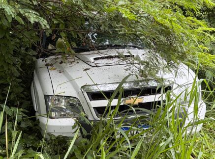 Caminhonete furtada é encontrada abandonada em matagal durante operação policial em MT