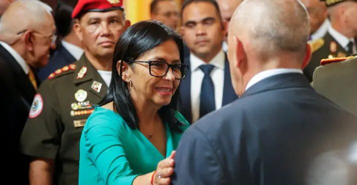 Delcy Rodríguez extingue programas criados por Hugo Chávez