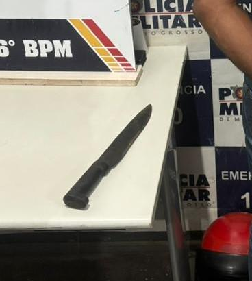 PM prende homem por tentativa de homicídio contra o próprio irmão com facão