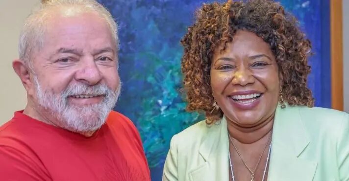 Ministra de Lula cantou em bloco que captou recurso via Lei Rouanet