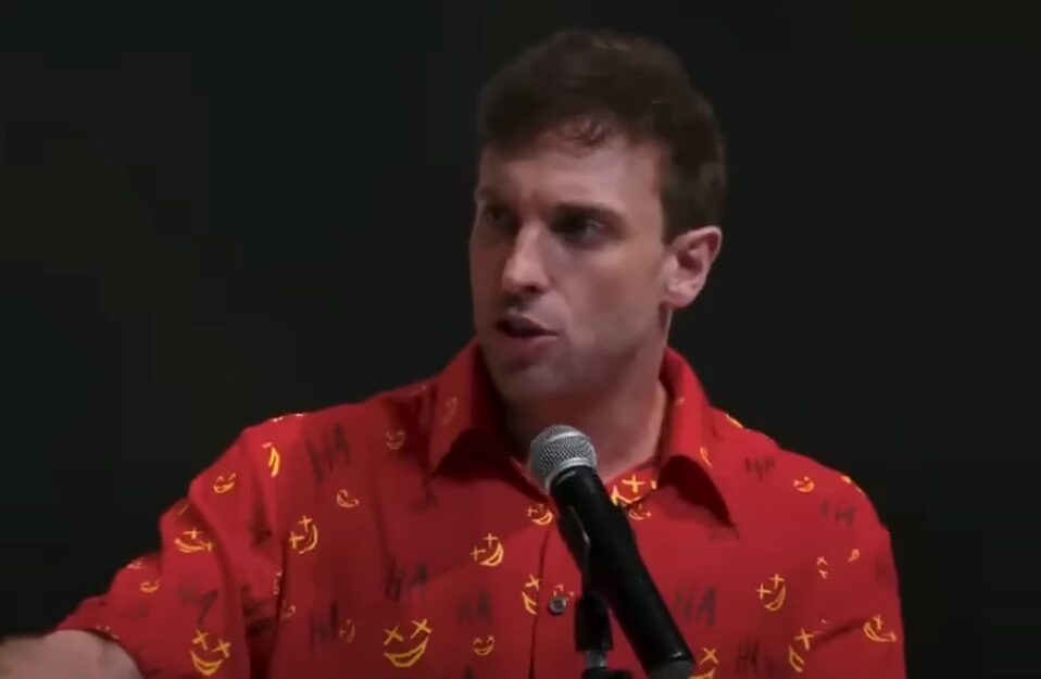 Justiça: Leo Lins é absolvido e tem condenação à prisão revertida