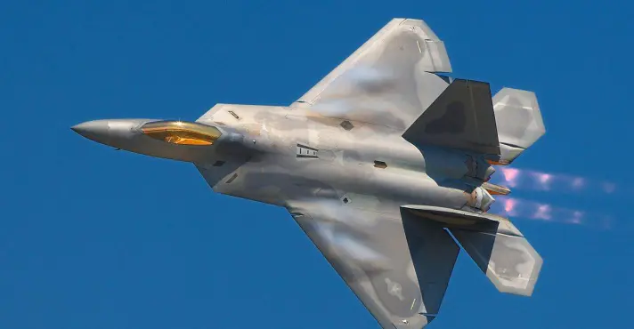 EUA enviam caças F-22 a Israel em meio à tensão com o Irã