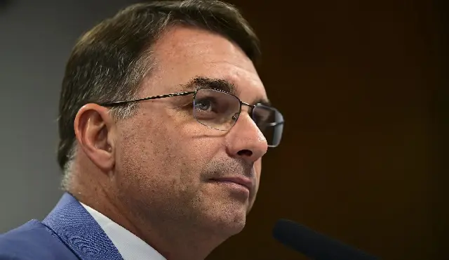 Flávio propõe PEC para acabar com reeleição presidencial